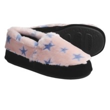 Acorn Textured Moc Slippers - Fleece (For Women) in Pink/Blue Stars - Closeouts
