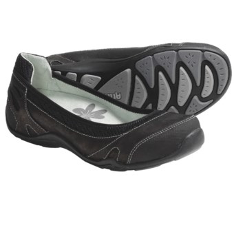 Top of shoes to short. Toes jammed to fr - Ahnu Lucia Shoes - Leather