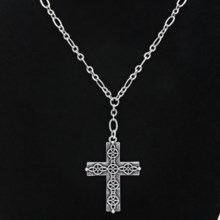 79%OFF 女性のネックレス ビッグスカイシルバートリニティエッチングクロスネックレス Big Sky Silver Trinity Etched Cross Necklace画像