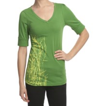 Columbia Sportswear Everglade Oasis T-Shirt - V-Neck, Short Sleeve (For Women) in Palm - Closeouts