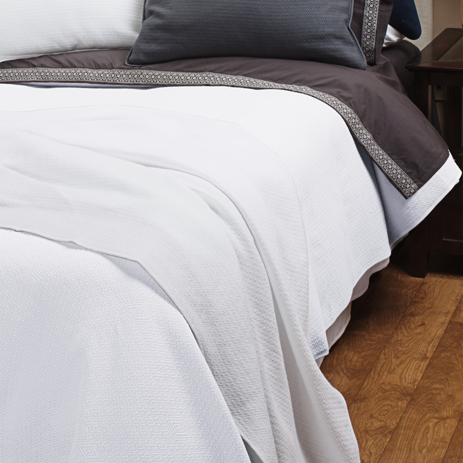 Coyuchi Subtle Diamond Matelasse Coverlet FullQueen, Organic Cotton