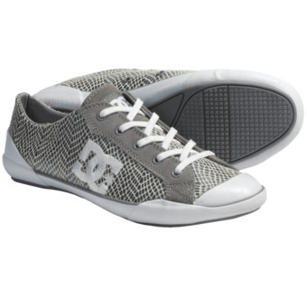 DC Shoes Chelsea Zero Low LE Skate Shoes (For Women) in Wild Dove/White