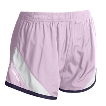 Descente Revo Shorts (For Women) in Orchid/White