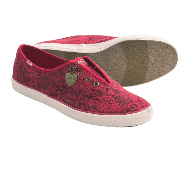 taylor swift red keds