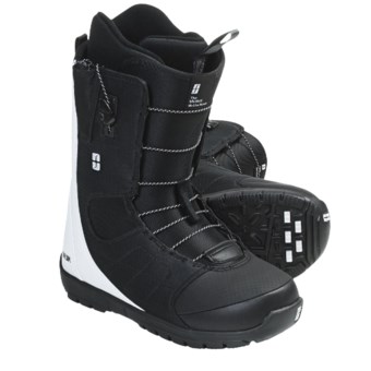 Forum Musket Snowboard Boots (For Men) in Black/White