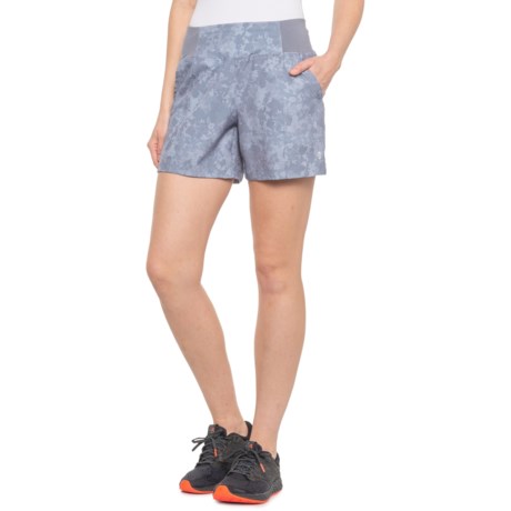 Free Country Free 2 Explore Hybrid Shorts (For Women) - GREY FLORAL CAMO (M )