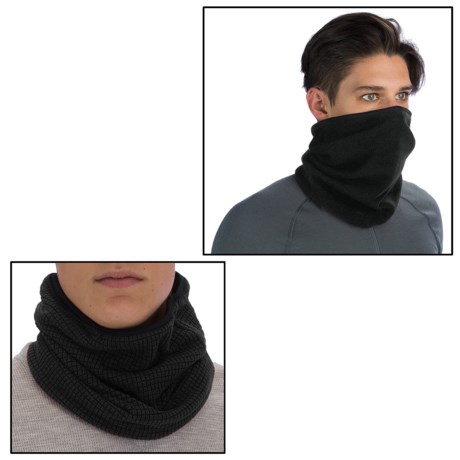 free-country-grid-fleece-neck-gaiter-reversible-for-men-in-black~p~7972m_01~460.2.jpg
