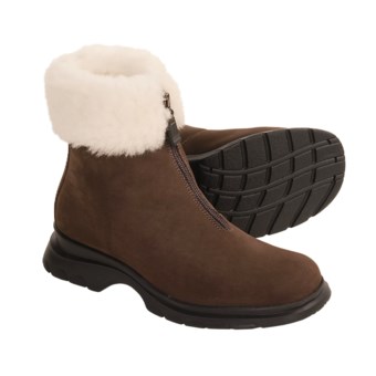 La Canadienne Tess Boots - Shearling Lining (For Women) in Dark Brown Nubuck