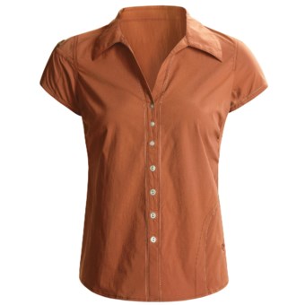 Mountain Hardwear Scenic Route Shirt - UPF 25, Short Sleeve (For Women) in Rum