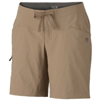 Mountain Hardwear Yuma Shorts - UPF 50 (For Women) in Dune