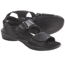 Munro American Brenna Sandals (For Women) in Black Diamond Snake Print - Closeouts
