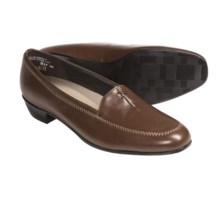 Munro American Lauren Loafer Shoes (For Women) in Luggage Kid - Closeouts