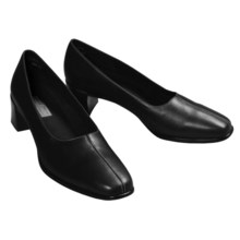 Munro American Meredith Pumps (For Women) in Black Leather - Closeouts