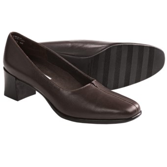 Munro American Meredith Pumps (For Women) in Brown Leather
