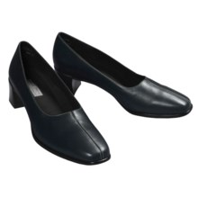 Munro American Meredith Pumps (For Women) in Navy Leather - Closeouts