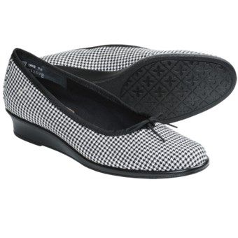 Munro American Sydney Shoes - Wedge Heel (For Women) in Black/White Houndstooth