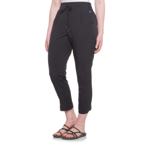 Apana Outlook Capris (For Women) - BLACK (L )