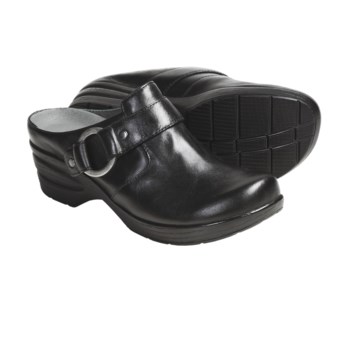 Portlandia Eugene Clogs - Leather (For Women) in Black