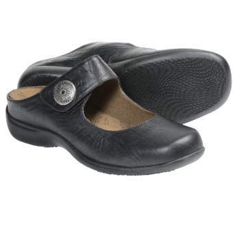 Portlandia Move Slip-On Shoes - Leather (For Women) in Black Vintage