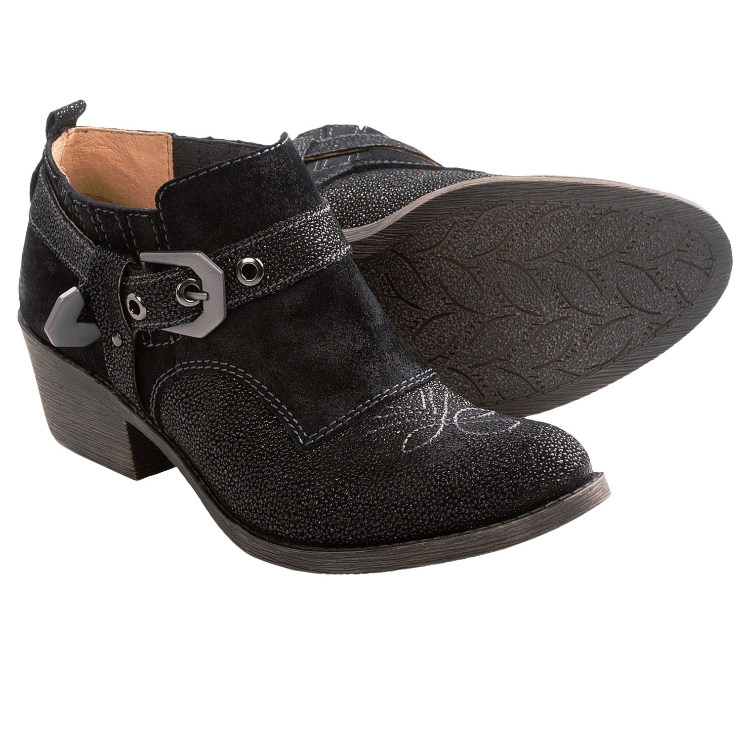 universal thread naya boots