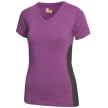 Tasc Trainer V.3 T-Shirt - UPF 50+, V-Neck, Short Sleeve (For Women) in Sunset Purple/Gunmetal - Closeouts