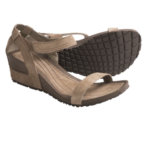 teva-cabrillo-strap-wedge-sandals-suede-for-women-in-walnut~p~6545t_01~460.2.jpg