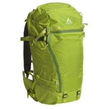 Vaude Daytour 24 Backpack in Chute Green - Closeouts
