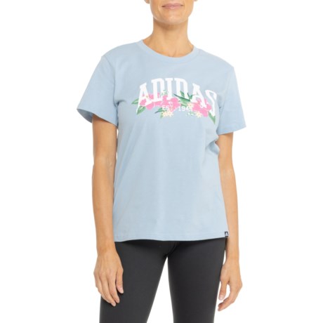 ★adidas★SPORTSWEAR COLLEGE EIGHT GRAPHIC T-シャツ★追跡可 adidas Hibiscus Collage Logo T-Shirt - Short Sleeve - Save 44%