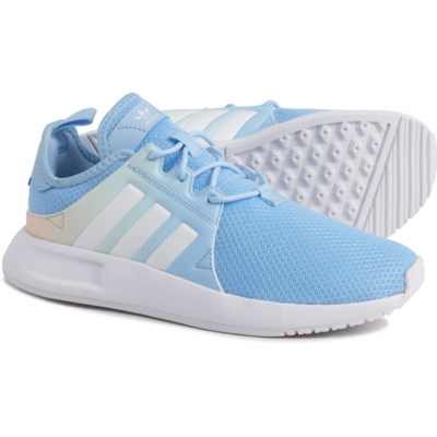 girls white sport shoes