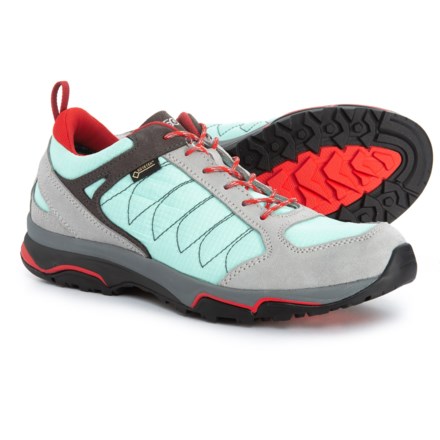 hiking shoes women sale