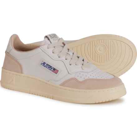 AUTRY Medalist Low Sneakers - Leather (For Women) in White / Beige