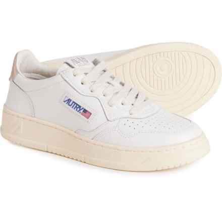 AUTRY Medalist Low Sneakers - Leather (For Women) in White / Gold