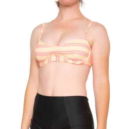 Billabong Sunchaser Kenzley Bikini Top - UPF 50, Underwire (For Women) in Pne Pineapple
