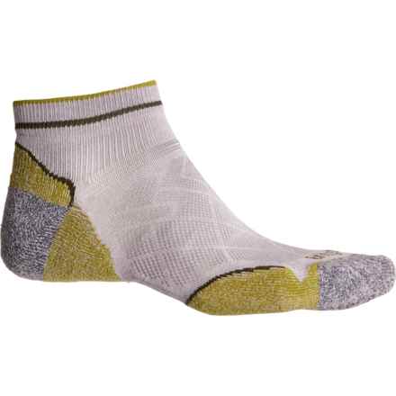 Bridgedale CoolMax® Performance Ultralight T2 Hiking Socks - Ankle (For Men) in 068 Grey/Green