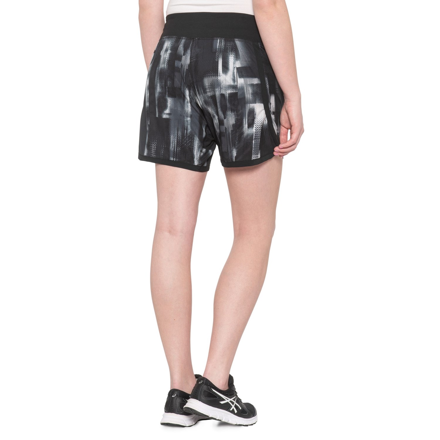 Brooks Chaser 7” Running Shorts (For Women)