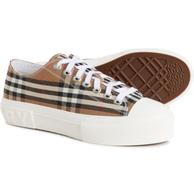 【関税込み】Burberry ベージュ ツイード Jack スニーカー Burberryのベージュ ツイード Jack スニーカーがセール中