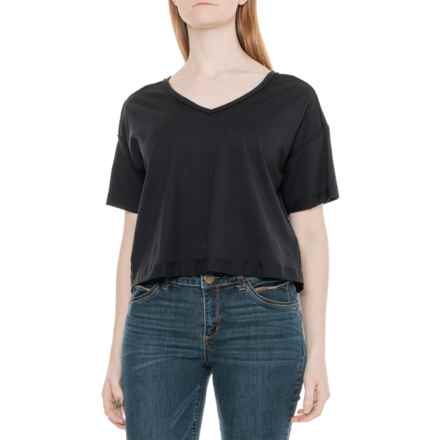C&C California Boxy V-Neck Crop T-Shirt - Short Sleeve in Black Beauty
