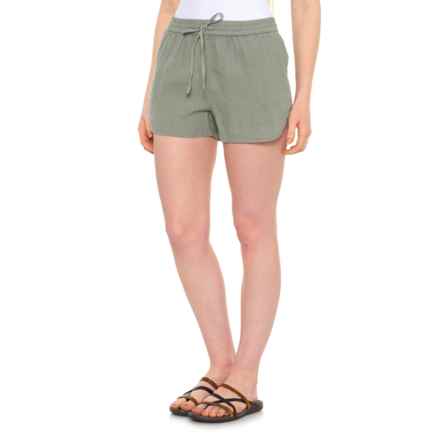 C&C California Curved Hem Shorts in Lily Pad Pd