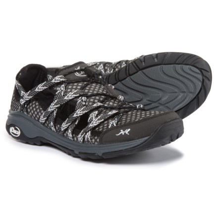 womens water shoes size 8