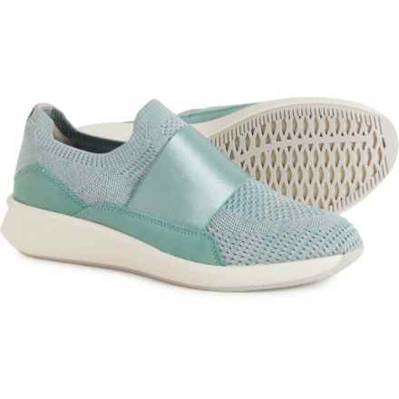 Clarks Un Rio Knit Sneakers - Wide Width (For Women) in Turquoise