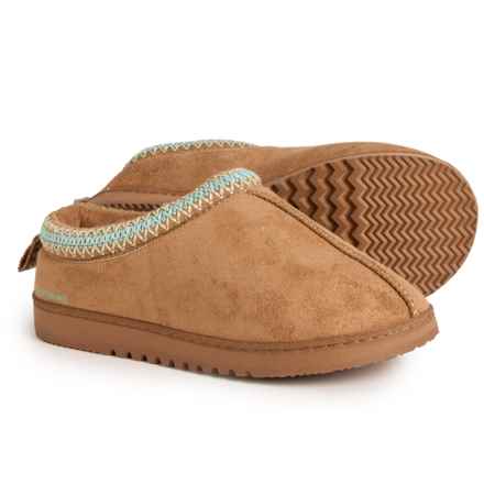 DaKine Premium Memory Foam Moccasins (For Women) in Chestnut
