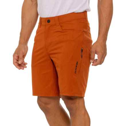 DaKine Summit Shorts in Ginger Bread