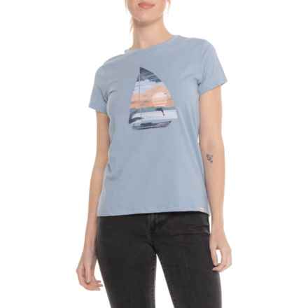 DNU - MOUNTAIN & ISLES Colorful Sailboat Graphic T-Shirt - Short Sleeve in Slate Heather