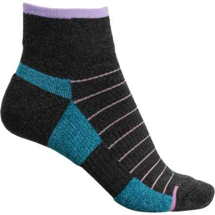 DR MOTION Outdoor Compression Simple Stripe Socks - Quarter Crew (For Women) in Charcoal Marl