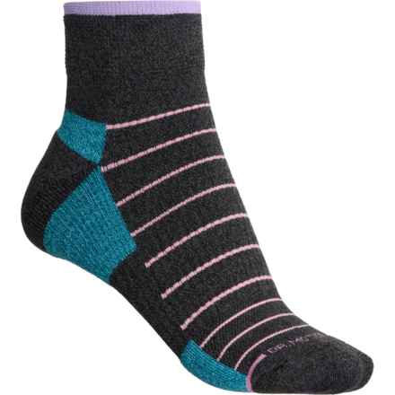 DR MOTION Outdoor Compression Simple Stripe Socks - Quarter Crew (For Women) in Charcoal Marl