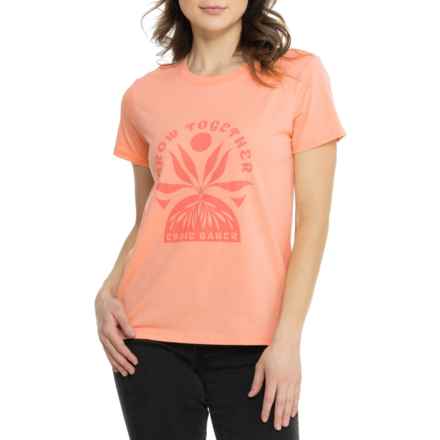 Eddie Bauer Graphic T-Shirt - Short Sleeve in Peach