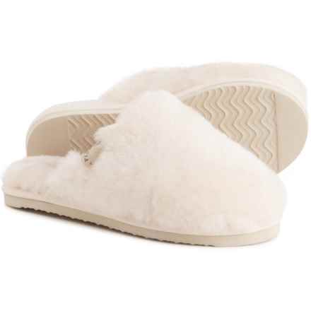 FIRESIDE Shelly Beach Scuff Slippers - Genuine Shearling (For Women) in Natural