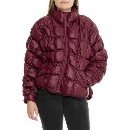 Free People Scrunchy Glossy Pippa PrimaLoft® Packable Puffer Jacket - Insulated in Wine