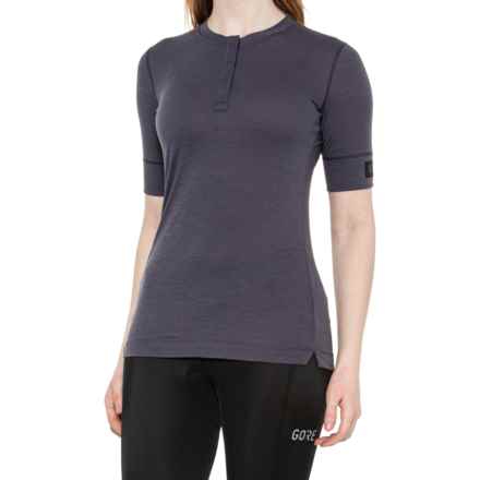GORE WEAR Explore Henley Shirt - Short Sleeve (For Women) in Graystone