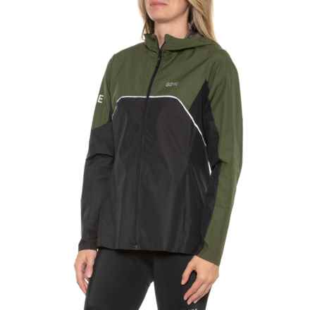 GORE WEAR R7 Partial Gore-Tex® INFINIUM Hooded Jacket in Black/Utility Green